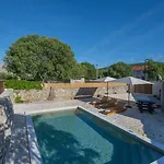 House Hedonica By Guide Villa *