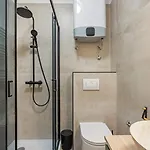 House Hedonica By Guide Villa *