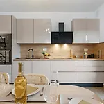 House Hedonica By Guide * Mirlovic Zagora