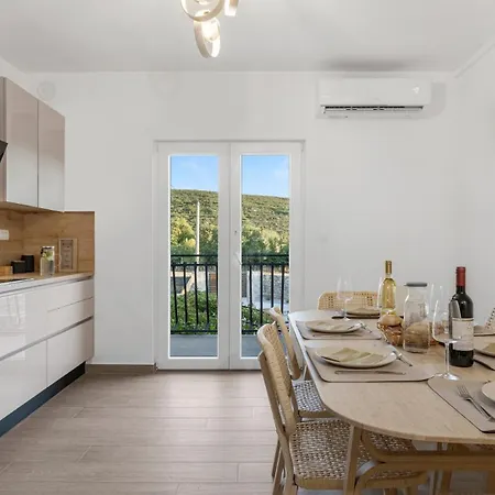 Villa House Hedonica By Guide