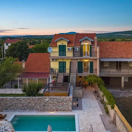 House Hedonica By Guide