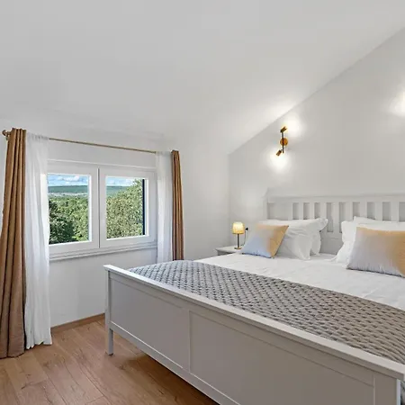 House Hedonica By Guide Villa