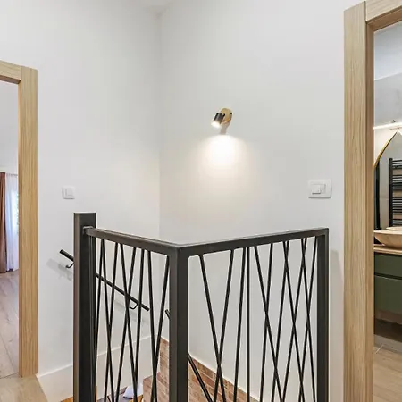 Villa House Hedonica By Guide *