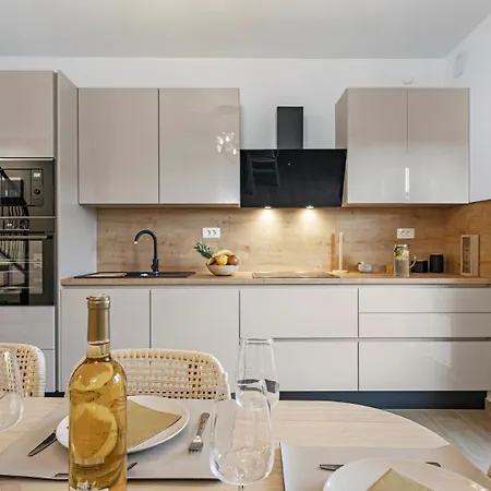 House Hedonica By Guide * Mirlovic Zagora