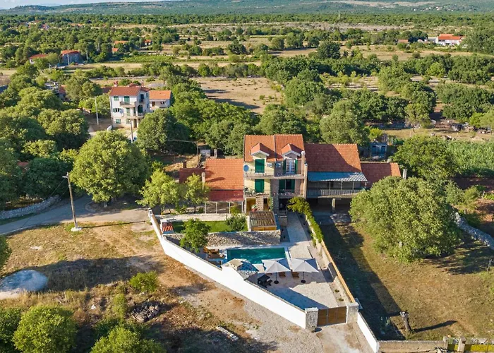 Villa House Hedonica By Guide *