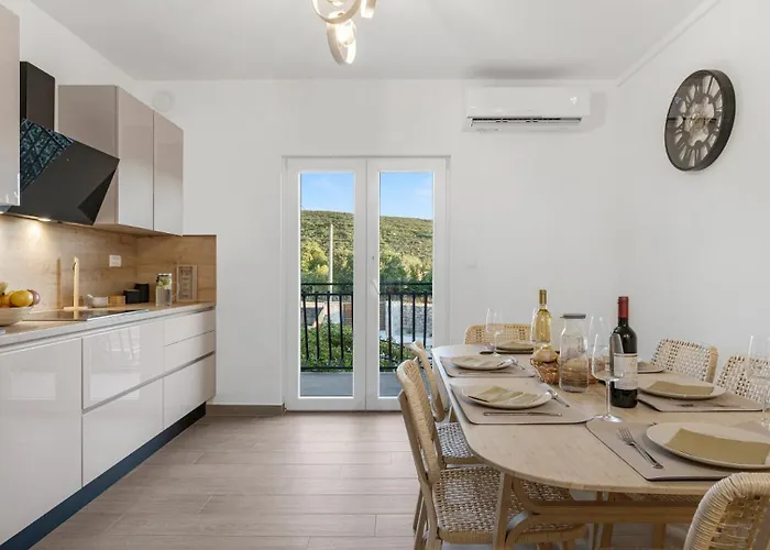 Villa House Hedonica By Guide