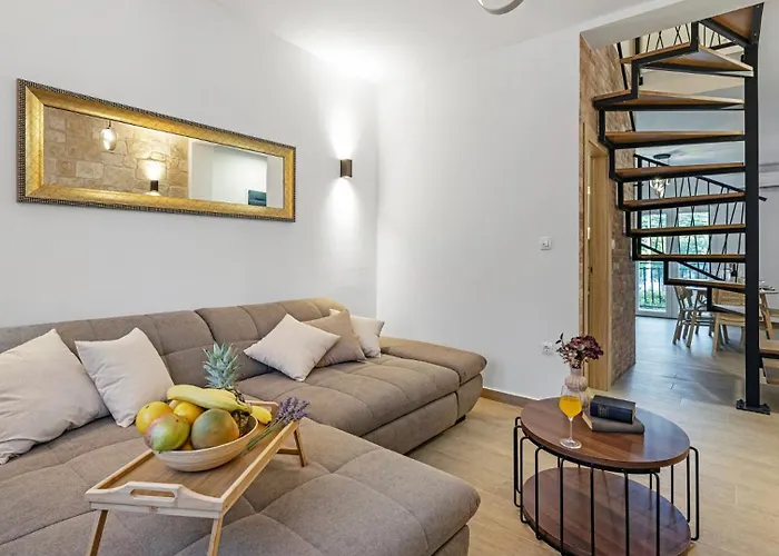 House Hedonica By Guide *