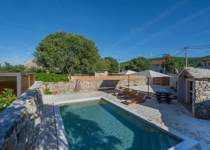 House Hedonica By Guide Villa *