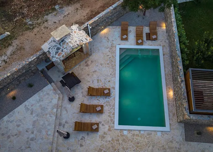 Villa House Hedonica By Guide *