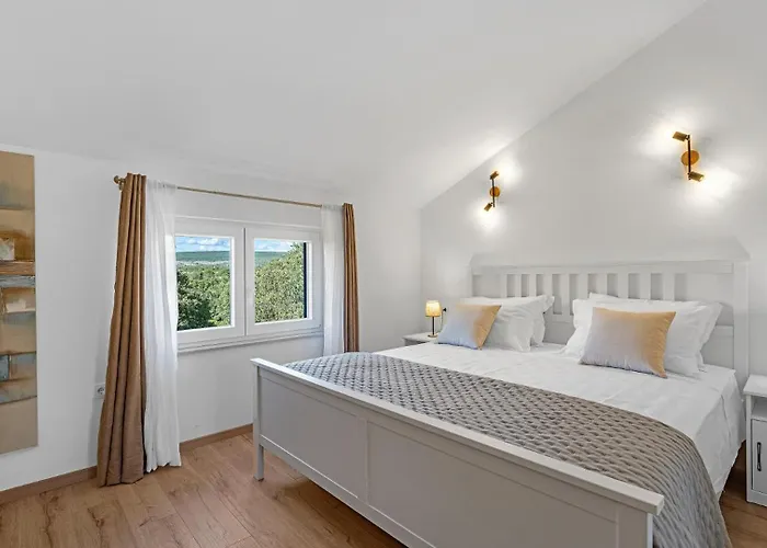 House Hedonica By Guide Villa