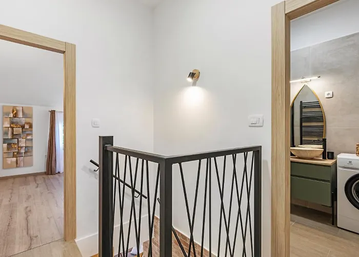 Villa House Hedonica By Guide *