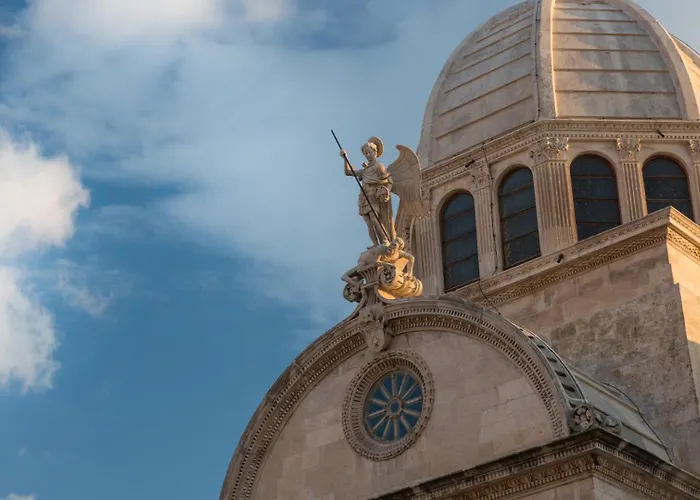 House Hedonica By Guide Mirlovic Zagora