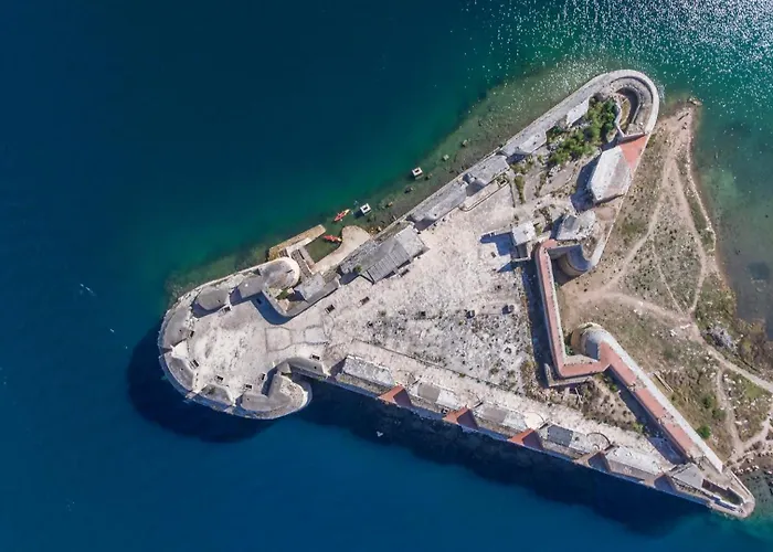 Villa House Hedonica By Guide